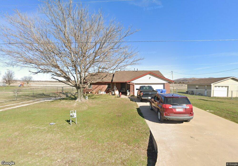 201 NW Oak Ave, Cache, OK 73527 - photo 1