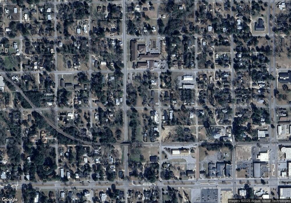 407 W Oconee St, Fitzgerald, GA 31750 - photo 1