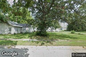 303 N 6th St, Charleston, IL 61920