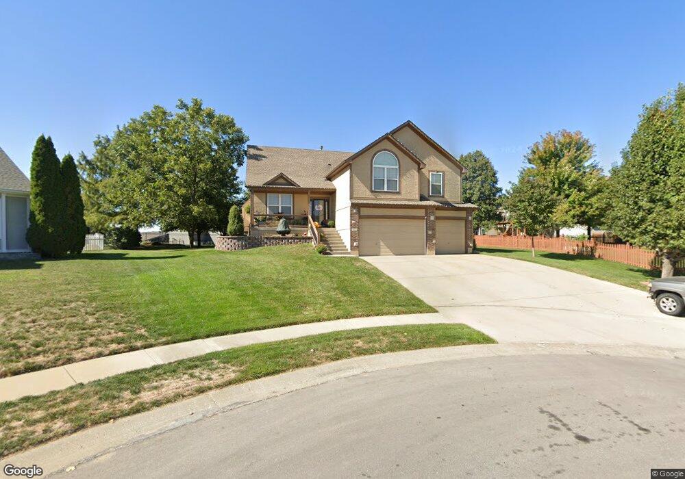 942 Selby Ct, Raymore, MO 64083 - photo 1