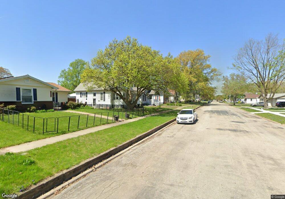 915 Decatur St, Lincoln, IL 62656 - photo 1