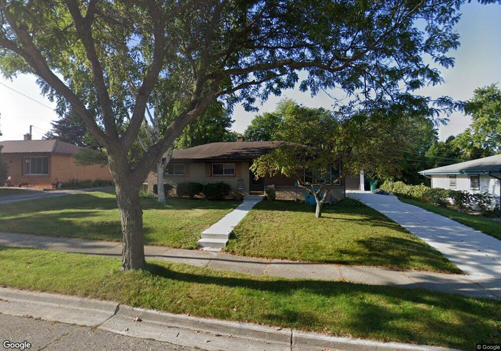 N83W15299 Manhattan Dr, Menomonee Falls, WI 53051 - photo 1