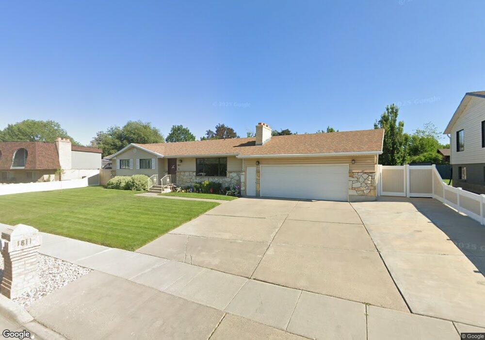 1811 E Crescent View Dr, Sandy, UT 84092 - photo 1