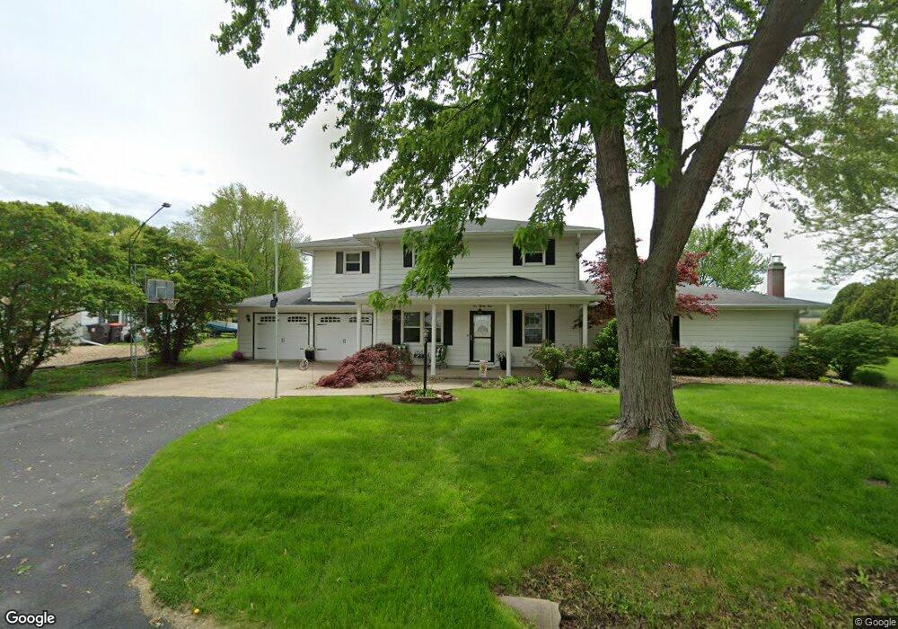 521 Comet Ave, Lincoln, IL 62656 - photo 1