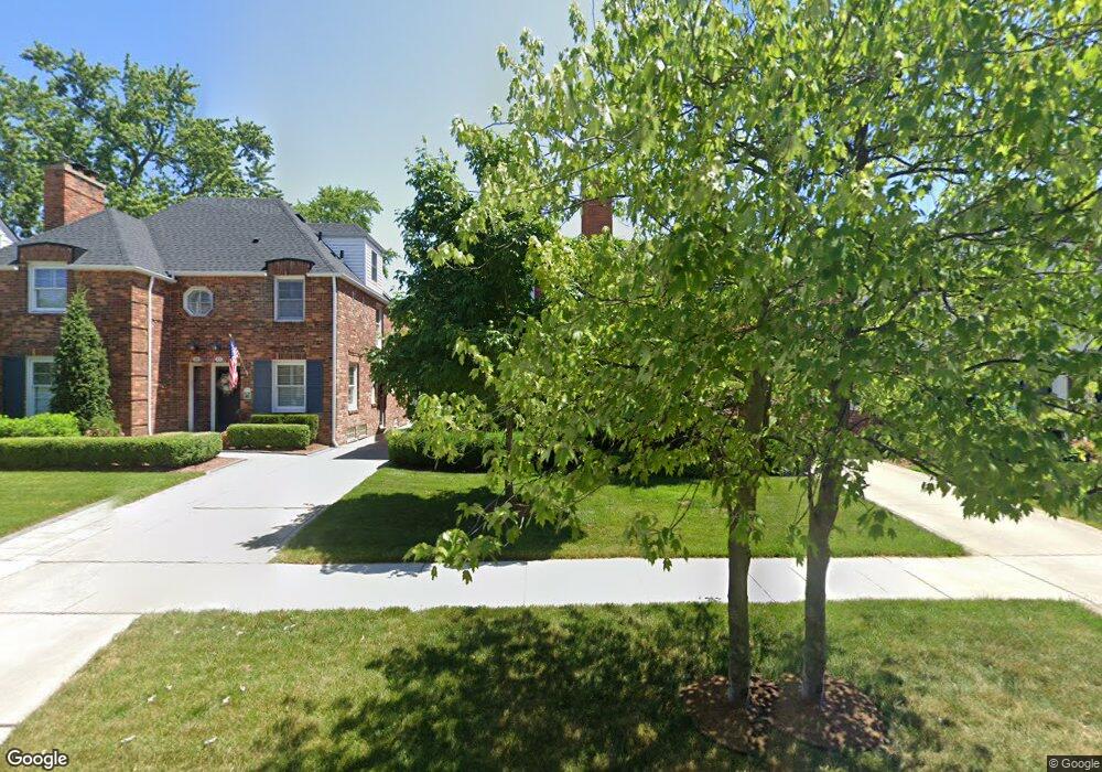 332 Mcmillan Rd, Grosse Pointe Farms, MI 48236 - photo 1