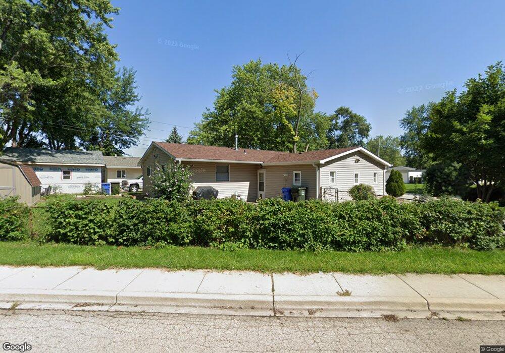 602 Topeka Dr, Carpentersville, IL 60110 - photo 1