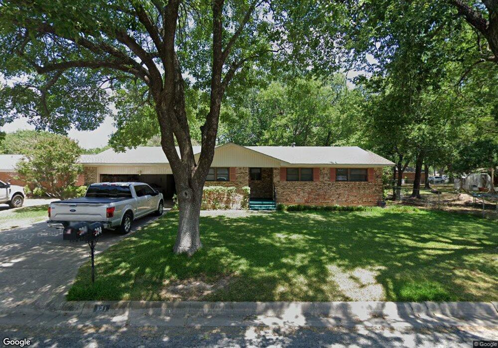 304 Rosedale Dr, Gainesville, TX 76240 - photo 1