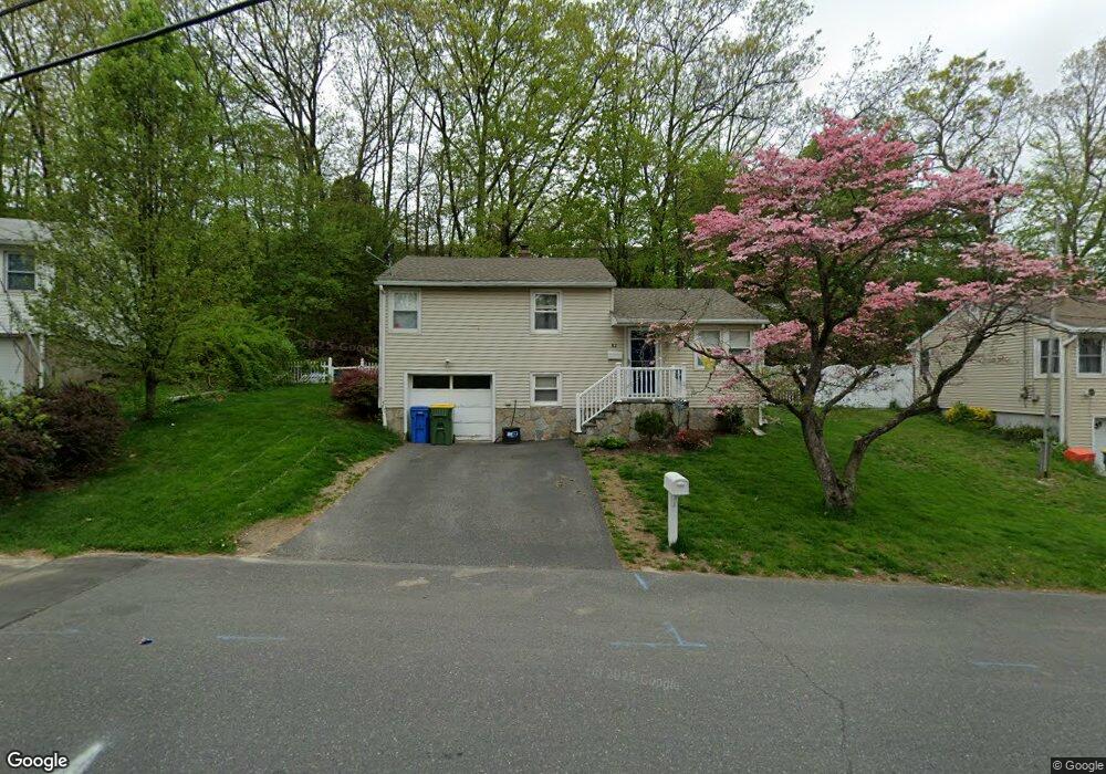 82 Longmeadow Dr, Waterbury, CT 06706 - photo 1