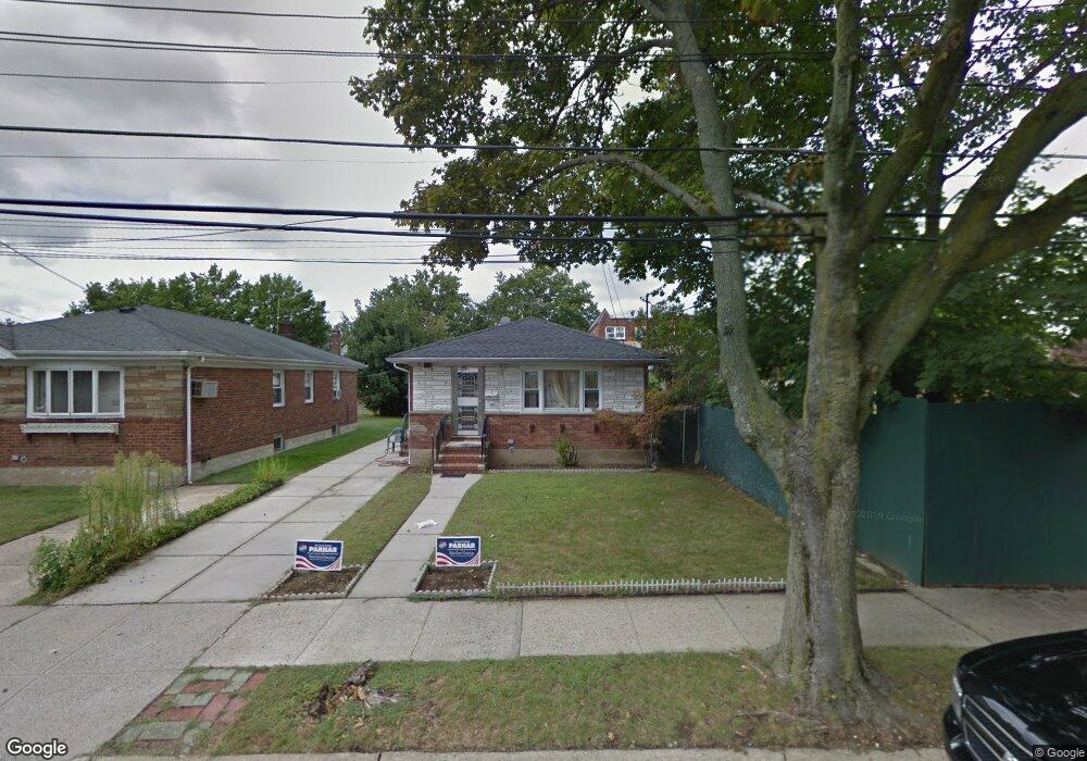 8412 265th St, Floral Park, NY 11001 - photo 1