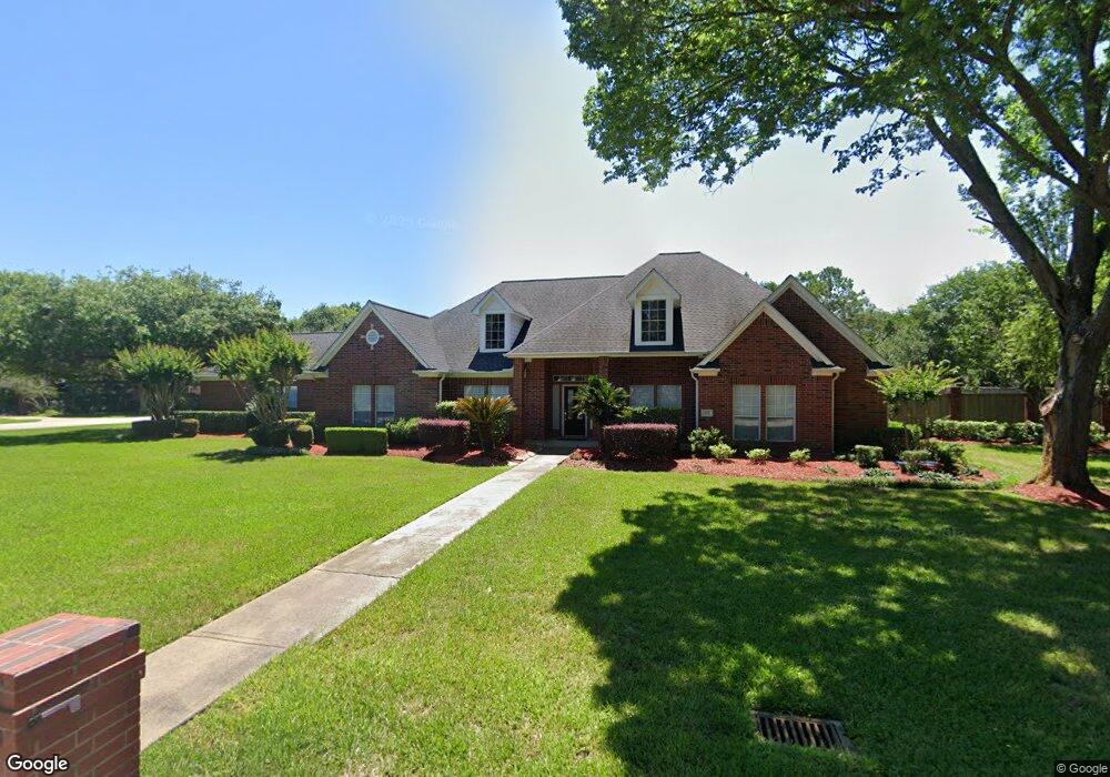 307 Fieldcreek Dr, Friendswood, TX 77546 - photo 1
