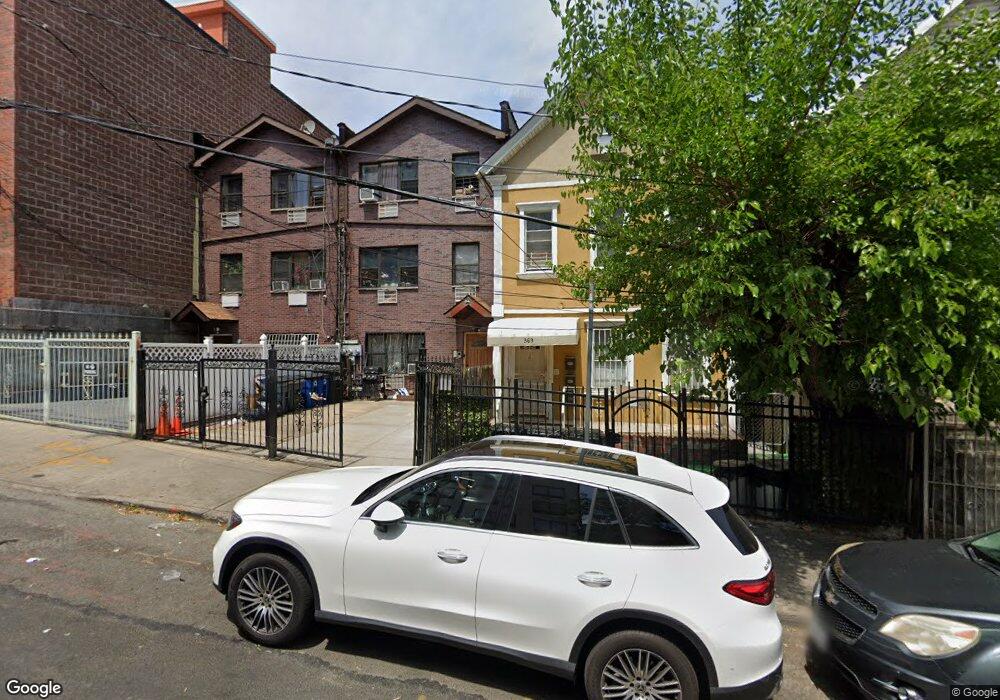 365 E 194th St, Bronx, NY 10458 - photo 1