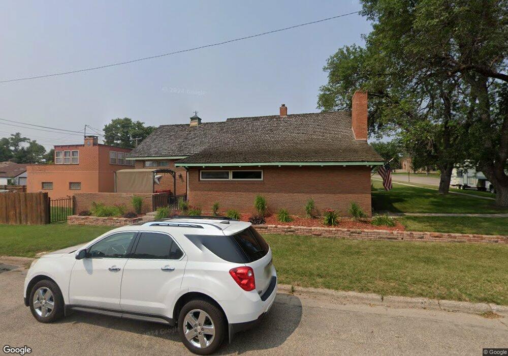 824 3rd Ave SE, Jamestown, ND 58401 - photo 1