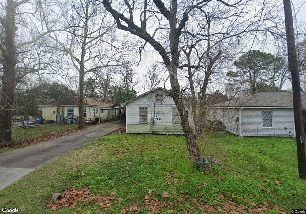 1807 W Willis St, Alvin, TX 77511 - photo 1