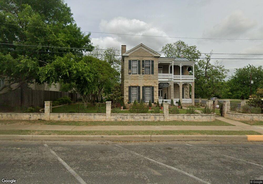 102 W Austin St unit 2, Fredericksburg, TX 78624 - photo 1