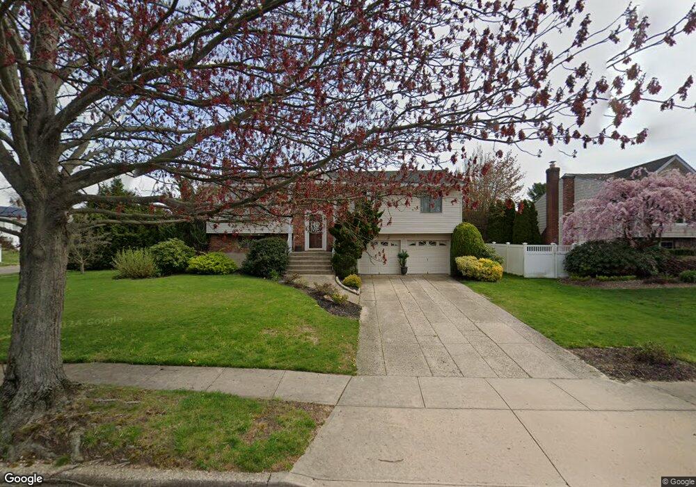 26 Heather Crescent, ComMacK, NY 11725 - photo 1