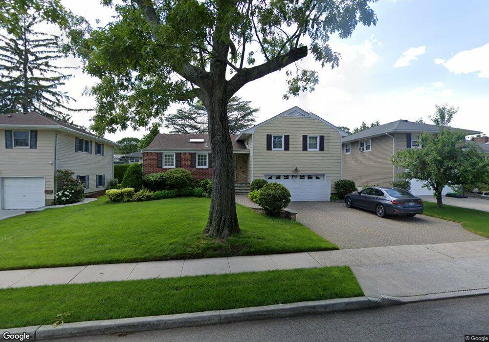 28 Maple St, Garden City, NY 11530 - photo 1