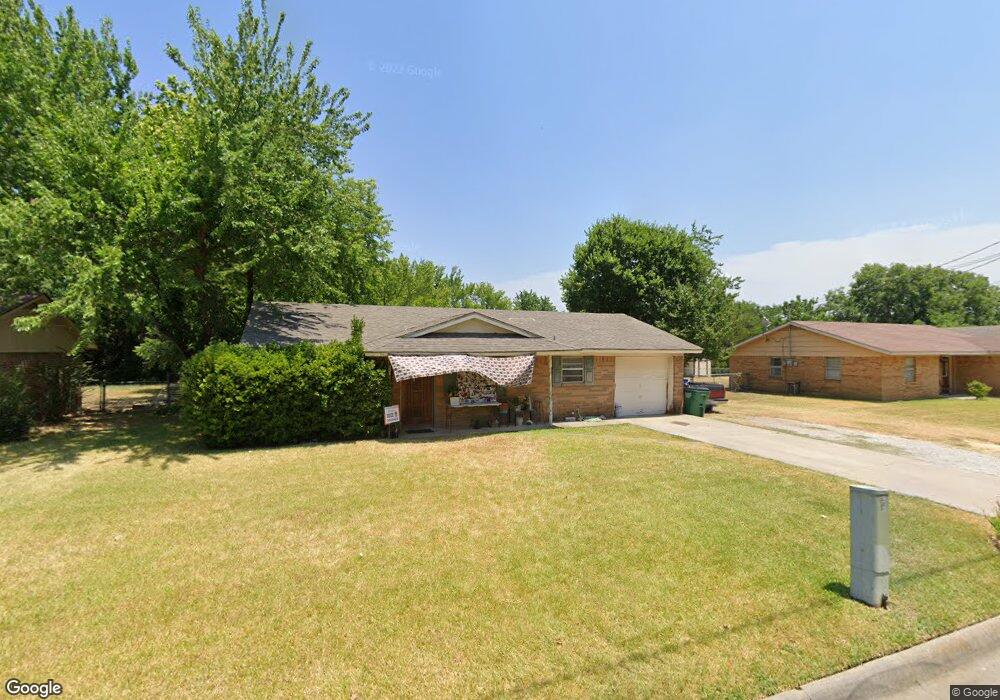 1404 S Howeth St, Gainesville, TX 76240 - photo 1