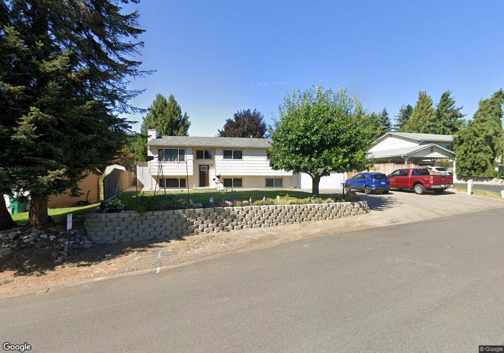 809 11th St NE, East Wenatchee, WA 98802 - photo 1