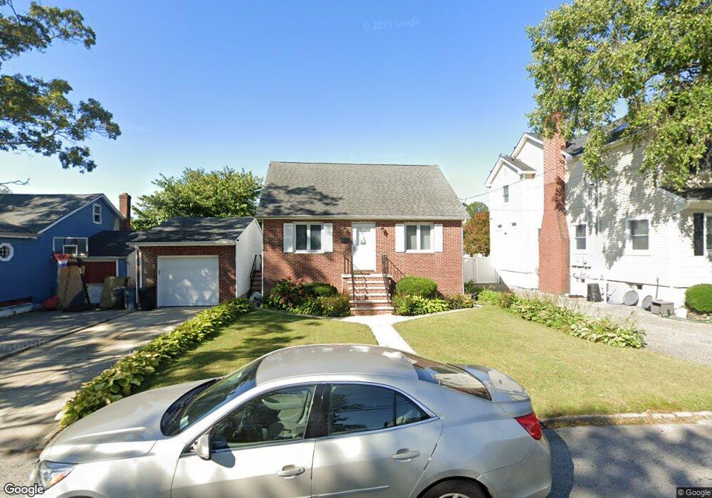 567 S 8th St, Lindenhurst, NY 11757 - photo 1