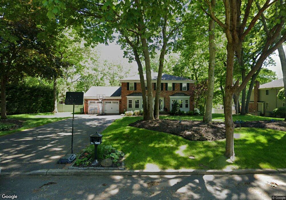 24 White Spruce Cir, ComMacK, NY 11725 - photo 1