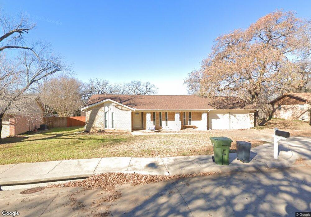 521 Oak Park Dr, Hurst, TX 76053 - photo 1