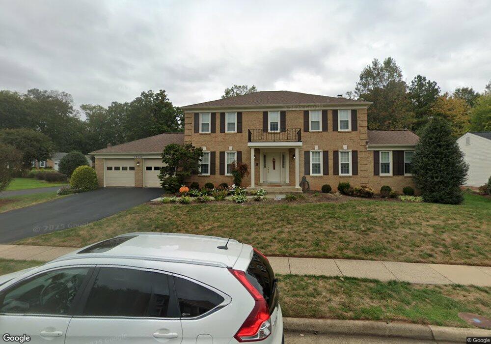 13138 Rounding Run Cir, Herndon, VA 20171 - photo 1