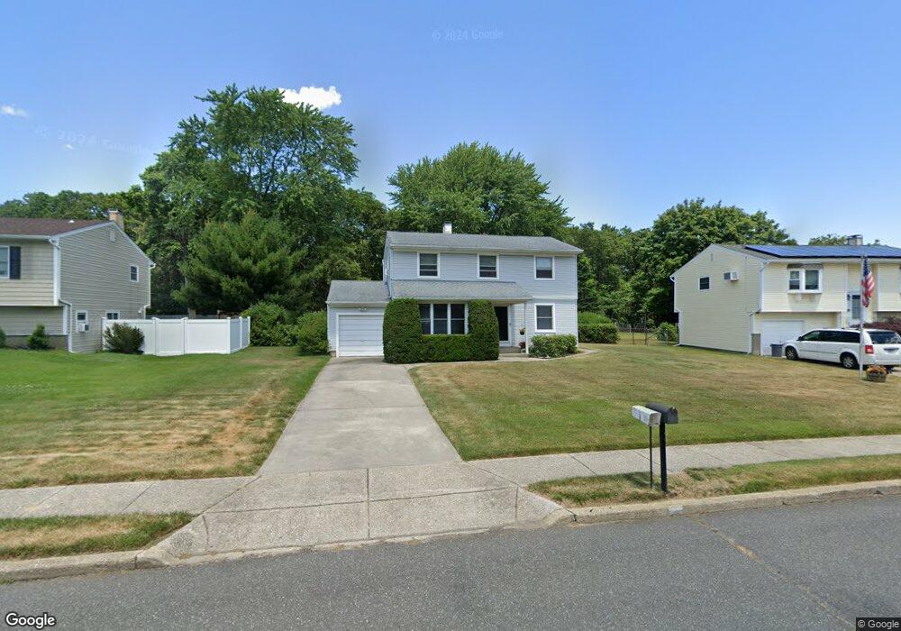 489 Greenbelt Pkwy, Holtsville, NY 11742 - photo 1