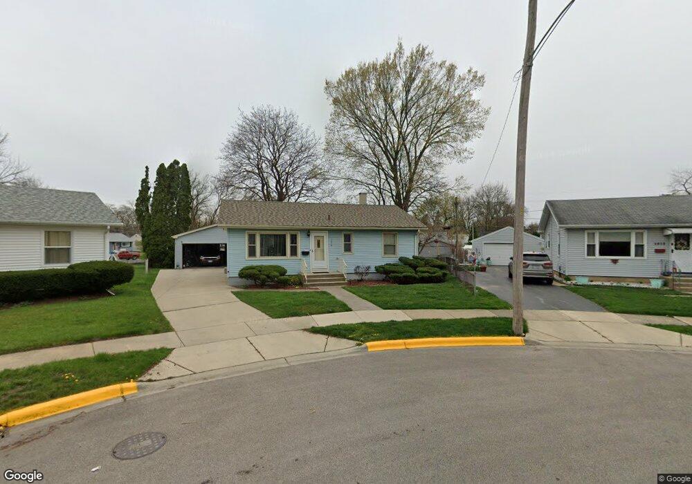 1010 S Pleasure Ct, Aurora, IL 60506 - photo 1