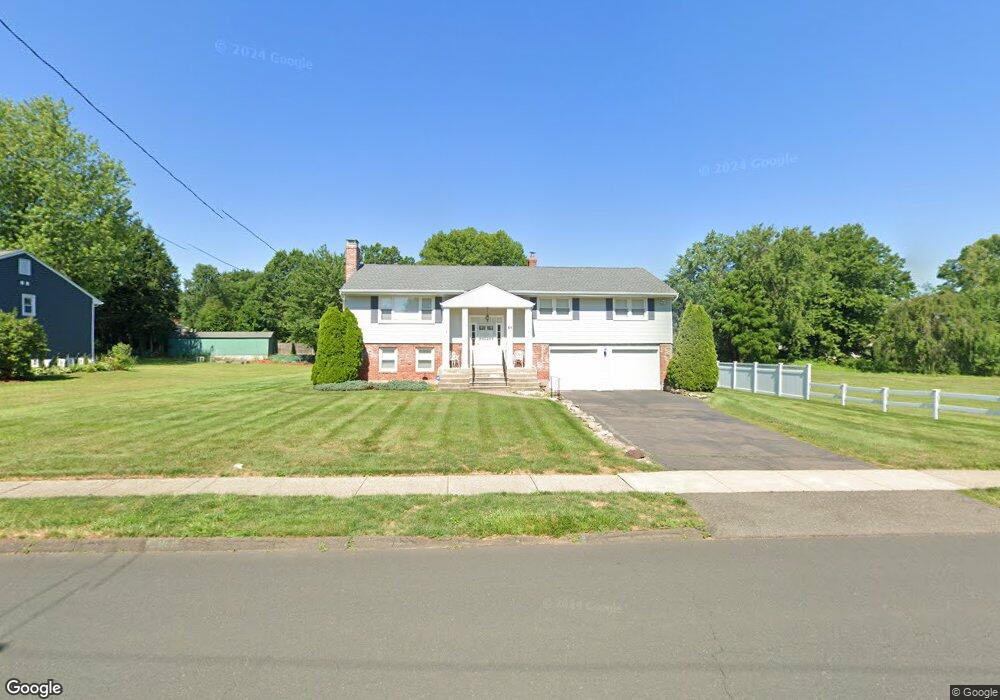 81 Carriage Hill Dr, Wethersfield, CT 06109 - photo 1