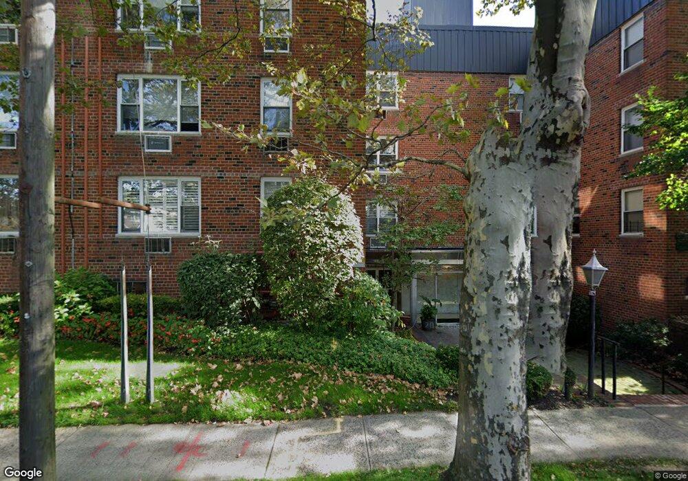 195 S Middle Neck Rd unit 3-J, Great Neck, NY 11021 - photo 1