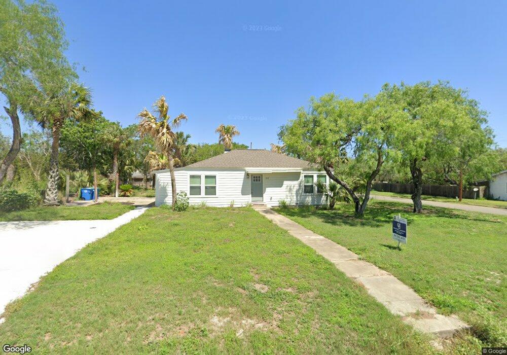 811 E Hefferman St, Beeville, TX 78102 - photo 1