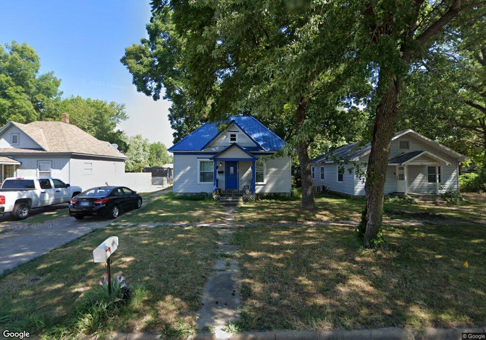 1227 Washington Ave, Parsons, KS 67357 - photo 1