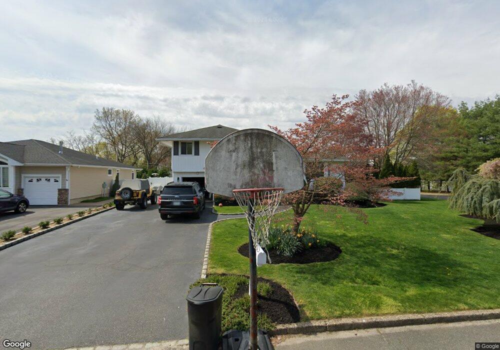 30 Gehrig St, ComMacK, NY 11725 - photo 1