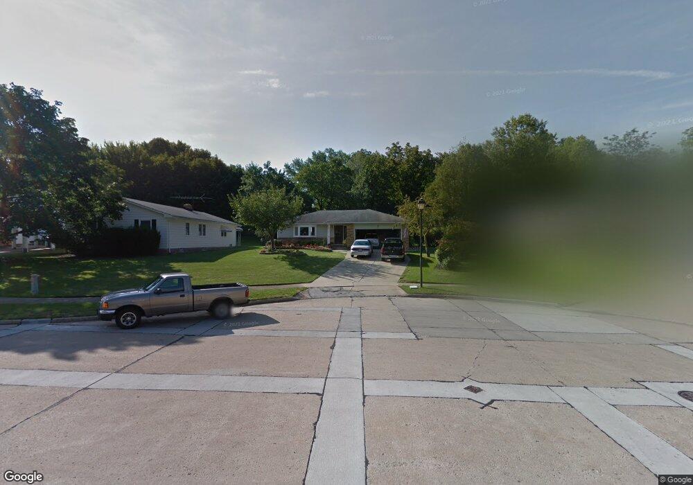 29334 Laurel Ln, Wickliffe, OH 44092 - photo 1