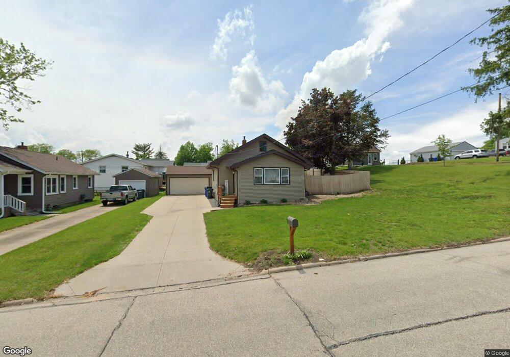 31 29th Ave SW, Cedar Rapids, IA 52404 - photo 1