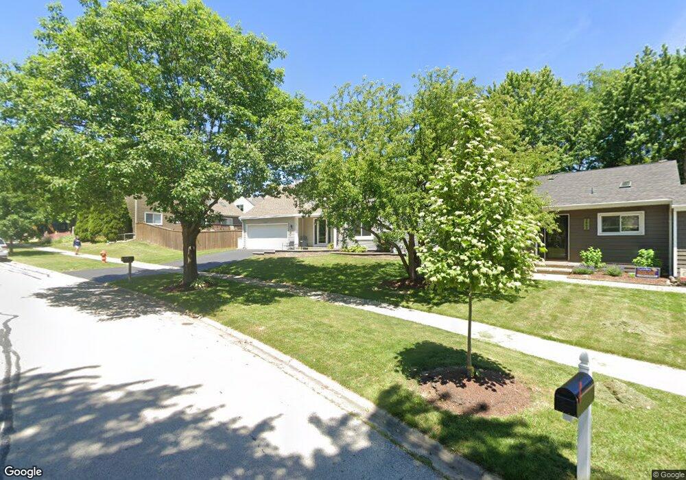 2807 Rolling Meadows Dr, Naperville, IL 60564 - photo 1