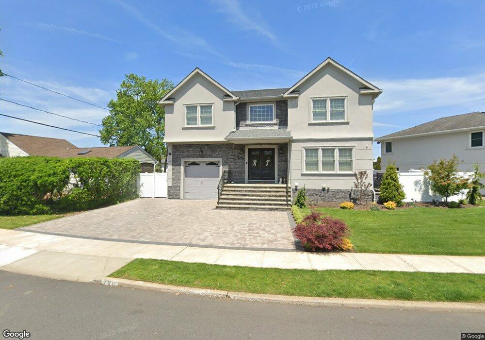 750 Princeton Rd, Franklin Square, NY 11010 - photo 1