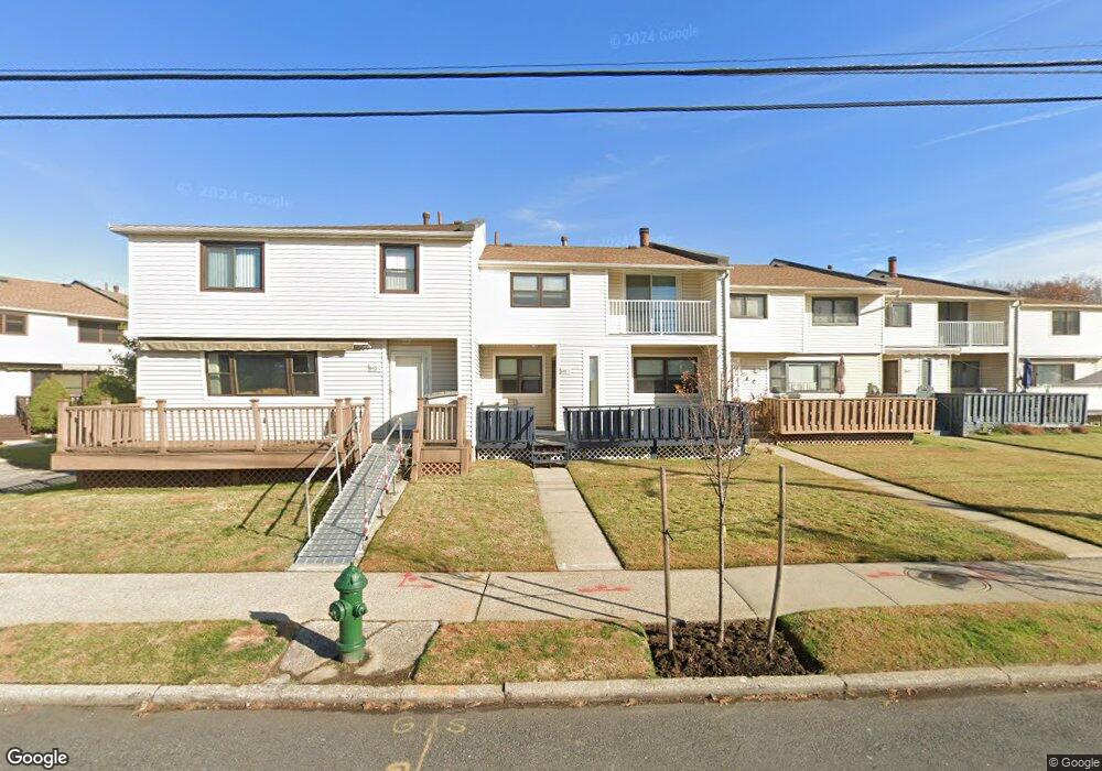 445 Willow Rd E unit 2, Staten Island, NY 10314 - photo 1