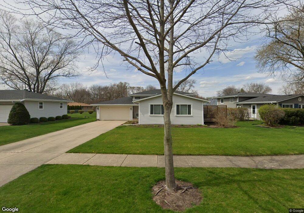 960 Cypress Dr, Aurora, IL 60506 - photo 1