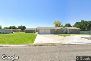 121 W 17th St, Imperial, NE 69033
