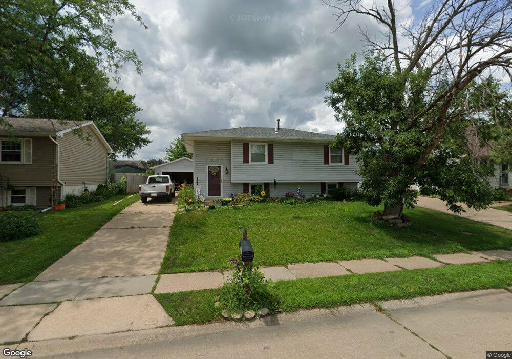 1402 N Pioneer St, Davenport, IA 52804 - photo 1