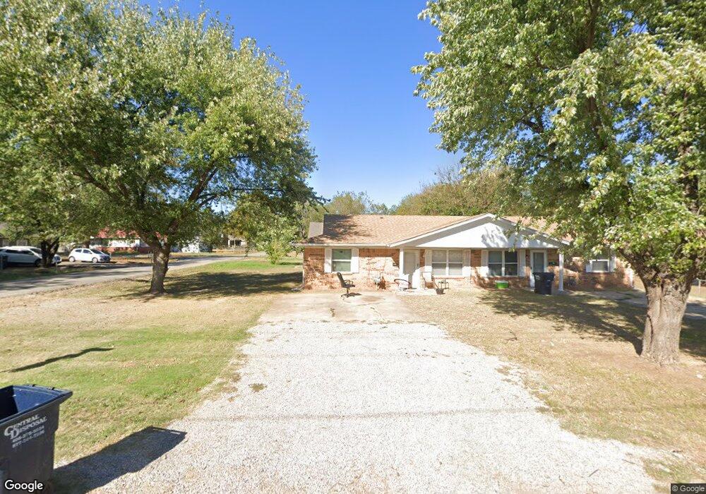402 E Scott St, Shawnee, OK 74801 - photo 1