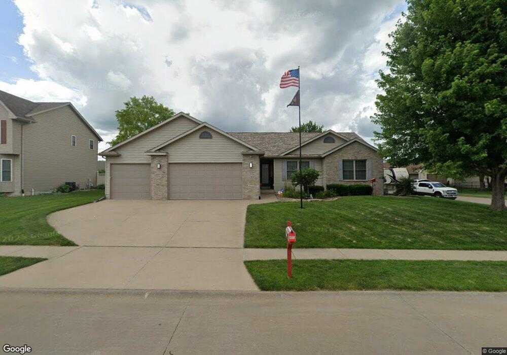 1324 Eagles Crest Ave, Davenport, IA 52804 - photo 1