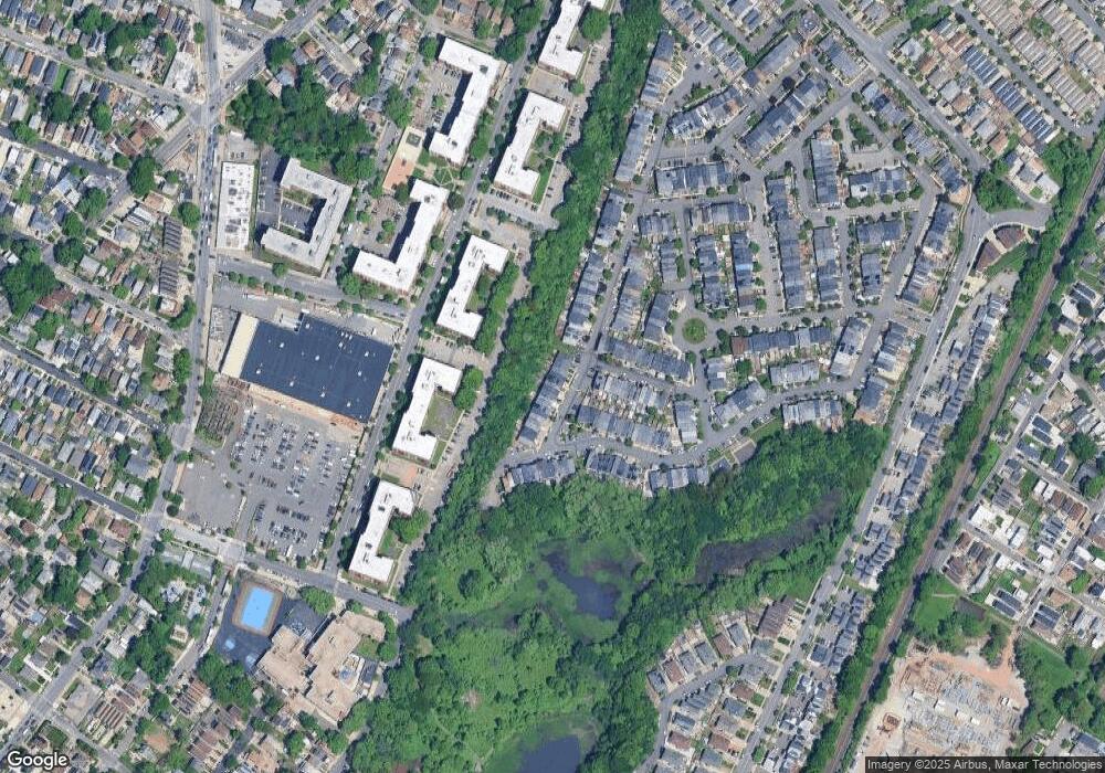 152 Long Pond Ln, Staten Island, NY 10304 - photo 1