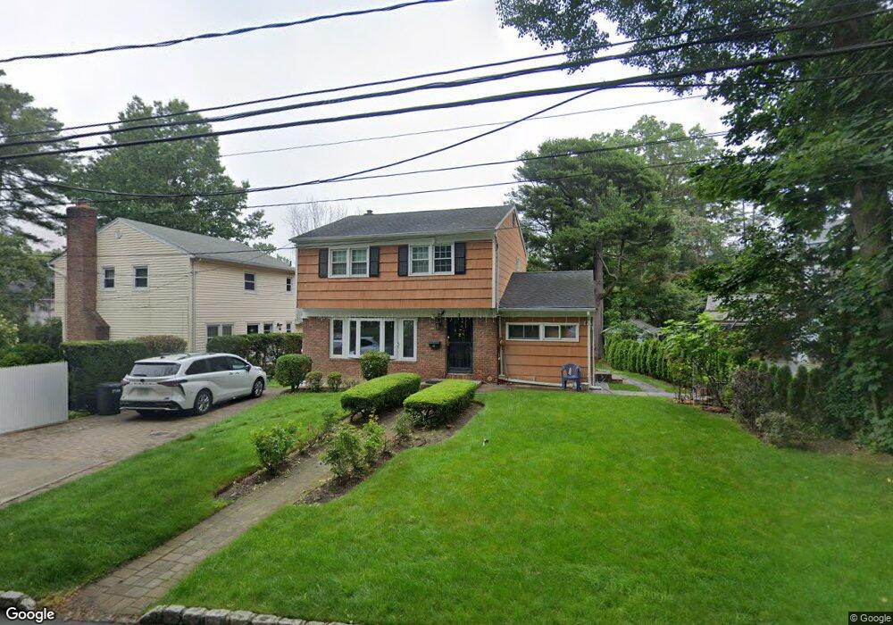 3 Linden St, Great Neck, NY 11021 - photo 1