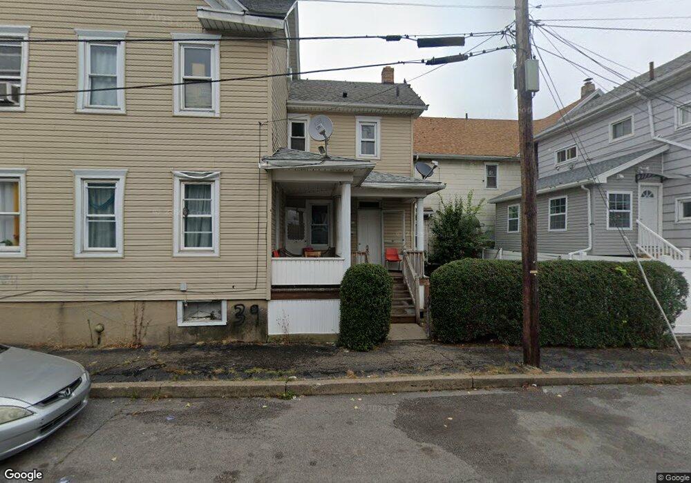 39 E Hemlock St, Hazleton, PA 18201 - photo 1