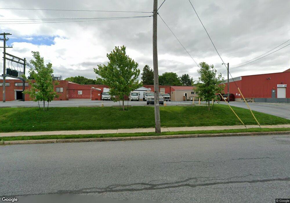 30 N 3rd St, Womelsdorf, PA 19567 - photo 1