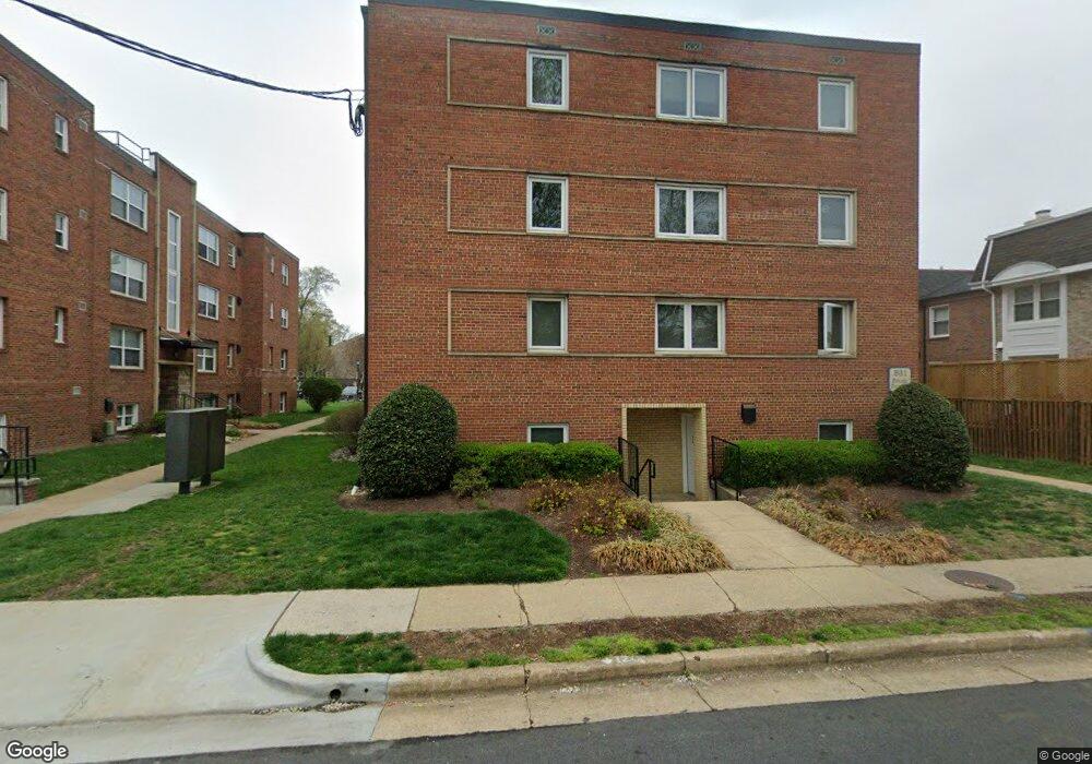 831 Bashford Ln, Alexandria, VA 22314 - photo 1