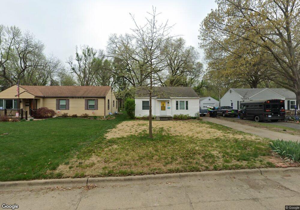 3127 SW Sena Dr, Topeka, KS 66604 - photo 1