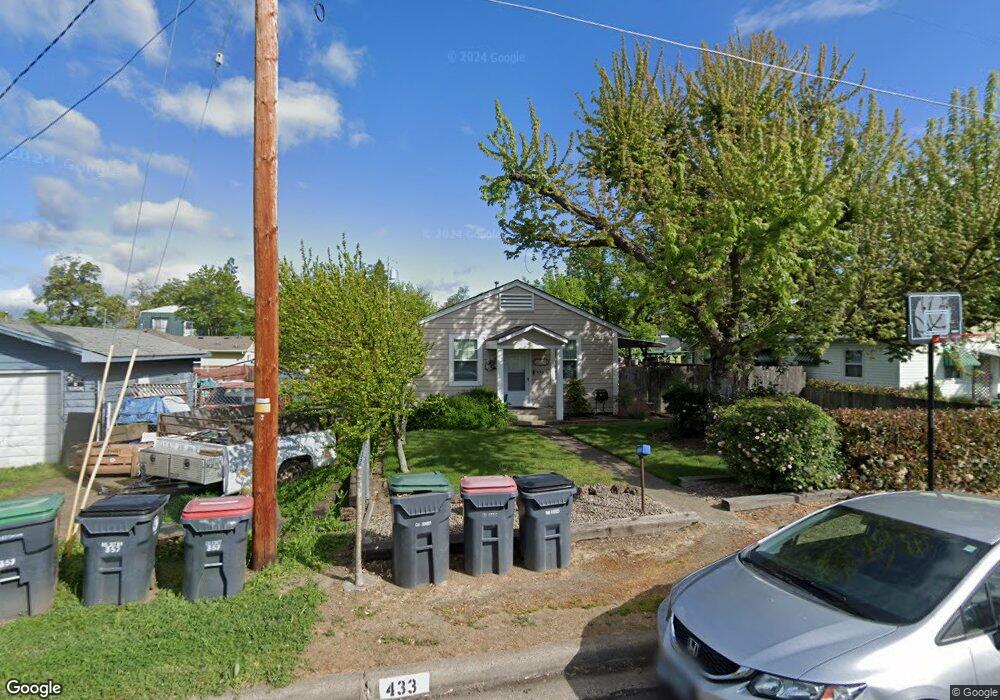433 Cedar St, Central Point, OR 97502 - photo 1